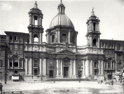 Kerk van Sant Agnese, 1653-57 door Francesco Borromini