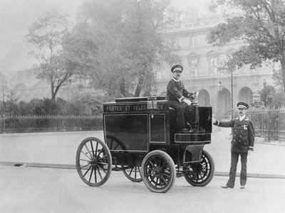 Elektrische postwagen, 1901 door French Photographer