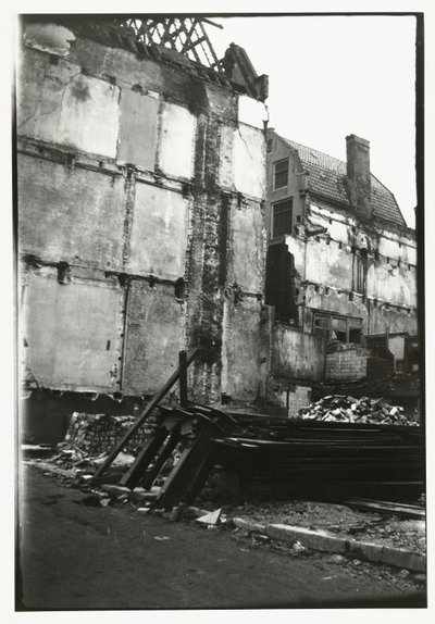 Afbraak in een Amsterdamse straat door George Hendrik Breitner