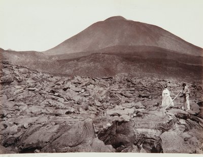 Wandeling op de lava van de Vesuvius door Giorgio Sommer