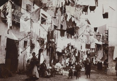 Een karakteristieke straat in Palermo, 1920 door Italian Photographer