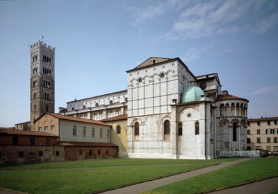 Zicht op de kathedraal van Lucca door Italian School