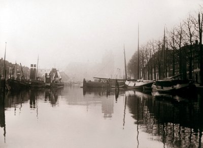 Kanaalboten, Dordrecht, Nederland door James Batkin