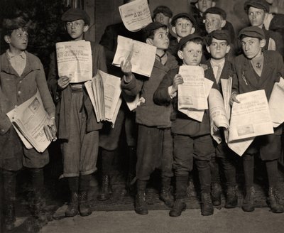 Krantenjongens na middernacht door Lewis Wickes Hine