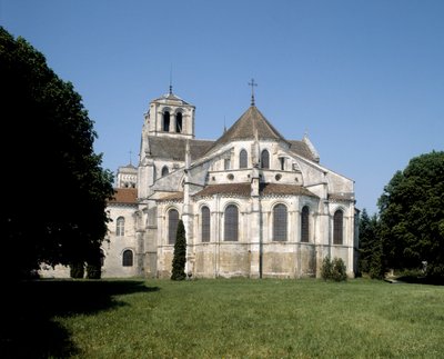 Algemeen overzicht van de basiliek door Romanesque