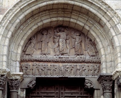 De hemelvaart, zuidportaal van de basiliek (beeldhouwwerk) door Romanesque