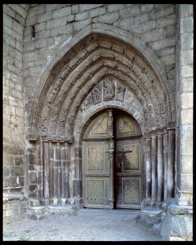 Uitzicht op de kerk door Romanesque