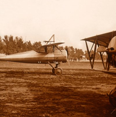 Een vliegtuig dat opstijgt, ca. 1914-1918 door Unbekannt