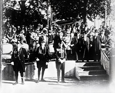 Ceremonie met hoogwaardigheidsbekleders en ambtenaren, ca. 1914-ca. 1918 door Unbekannt