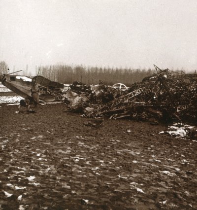 Vernietigde zeppelin, c1914-c1918 door Unbekannt