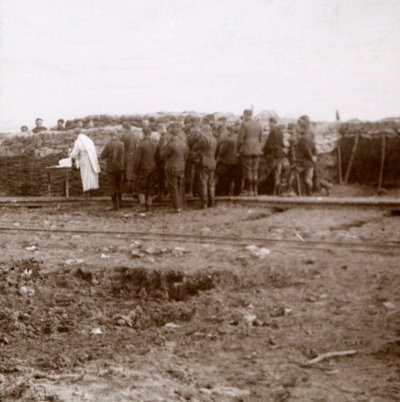 Mis in de loopgraven, Pervijze, Vlaanderen, België, ca. 1914-ca. 1918 door Unbekannt