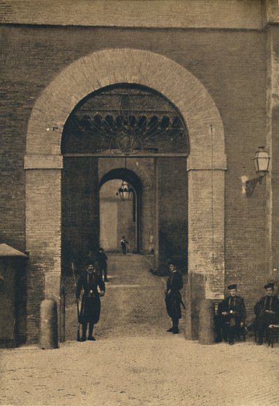 Ingang van het Vaticaanse Paleis, 1910 door Unbekannt