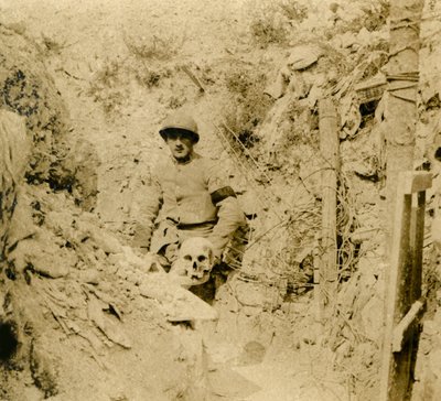 Schedel gevonden begraven in de loopgraven, ca. 1914-1918 door Unbekannt