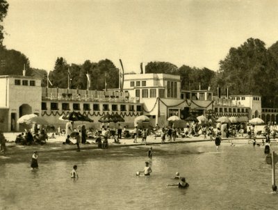 Zwemmen in het Traunsee-meer, Gmunden, Opper-Oostenrijk, ca. 1935 door Unbekannt