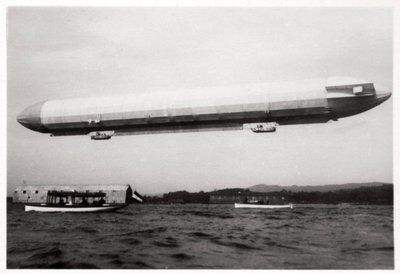 Zeppelin LZ3 in de lucht, Duitsland, ca. 1906-1908, 1933 door Unbekannt