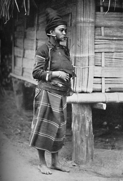 Een Kachin vrouw, 1902 door Watts and Skeen