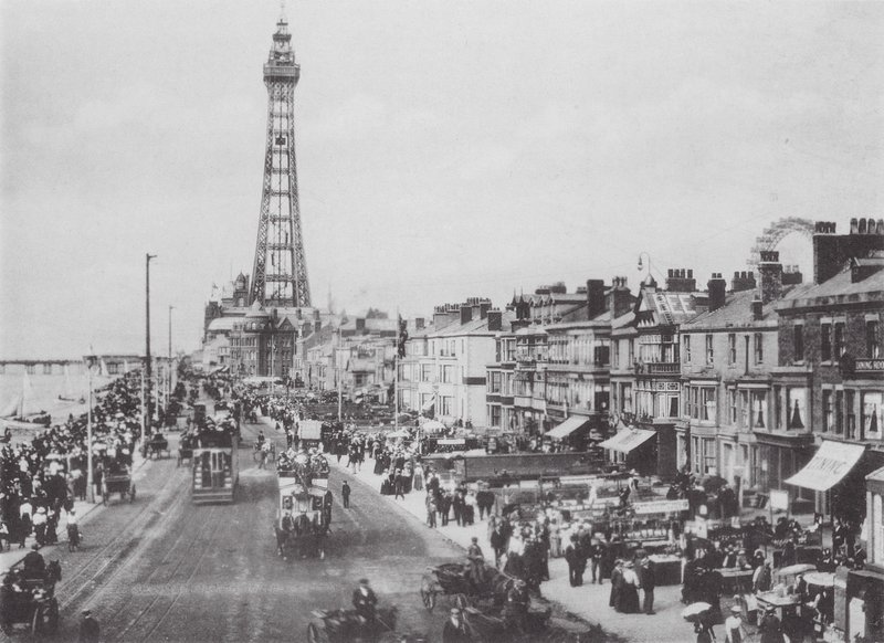 Centrale Promenade, Blackpool door (after) English photographer