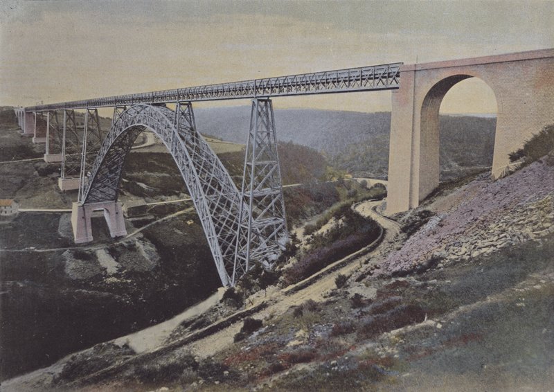 Viaduct van Garabit door (after) French Photographer