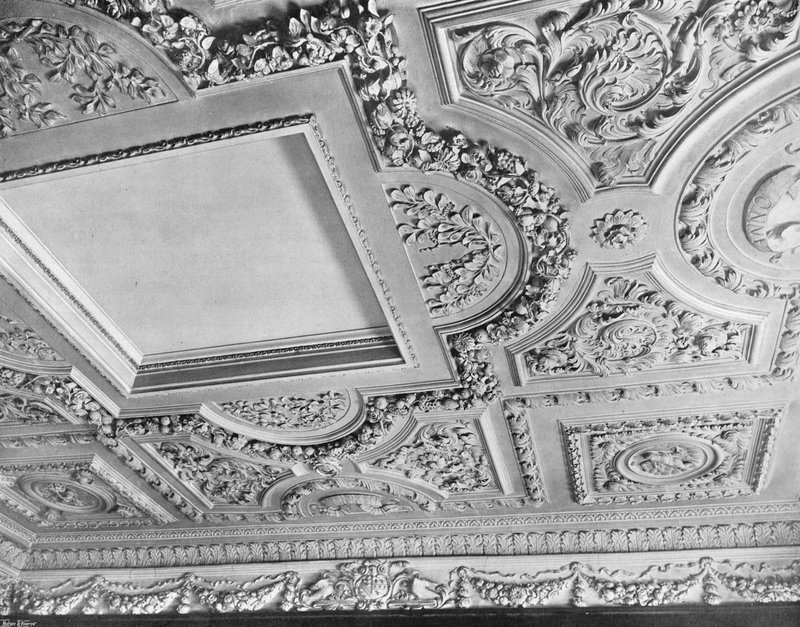 Het plafond van de eetkamer door Charles Latham