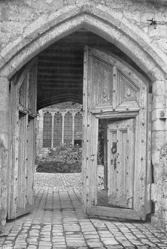 De Ingang door Charles Latham