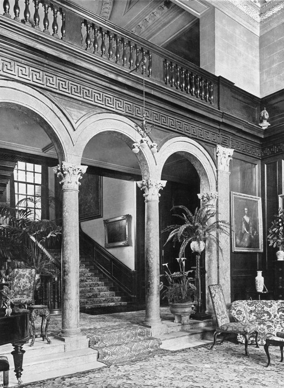 De Halgalerij door Charles Latham