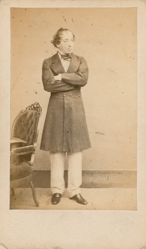 Benjamin Disraeli door English Photographer