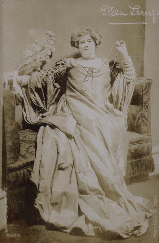 Ellen Terry door English Photographer