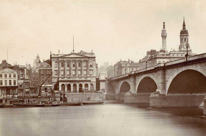 Ironmongers Hall en London Bridge door English Photographer