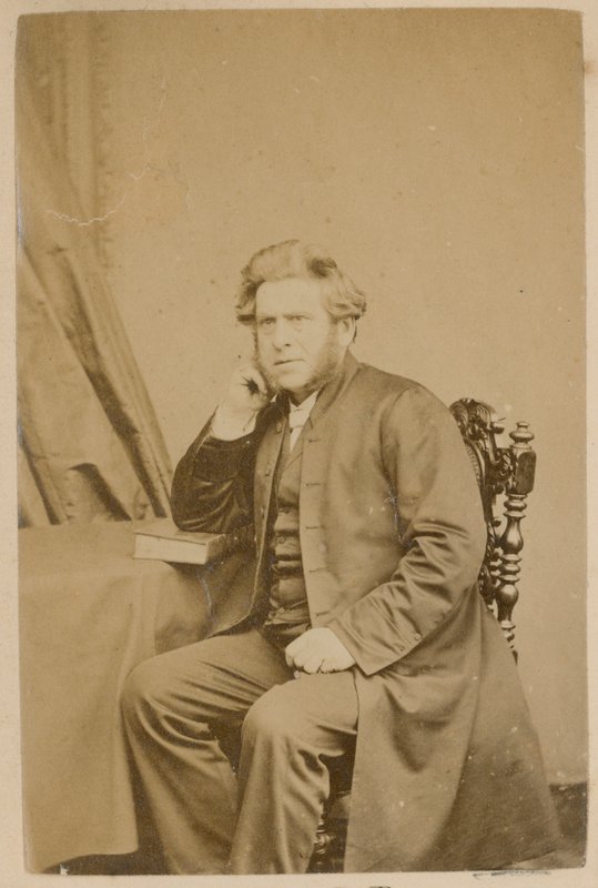 J C Miller, predikant van Greenwich door English Photographer