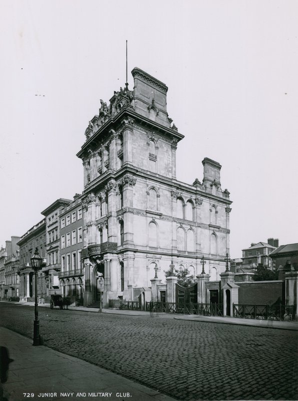 Junior Navy and Military Club, Londen door English Photographer