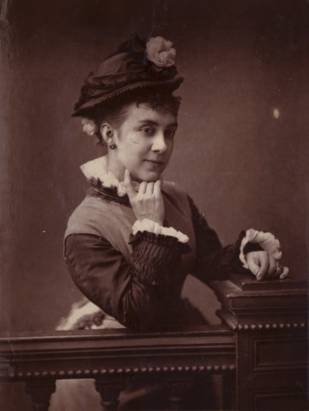Lottie Venn door English Photographer