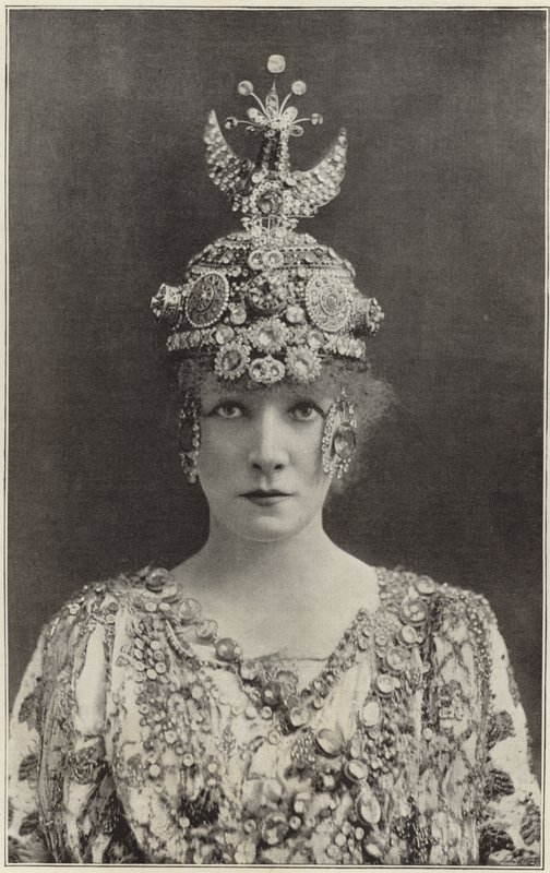 Mevrouw Sarah Bernhardt als Theodora door English Photographer
