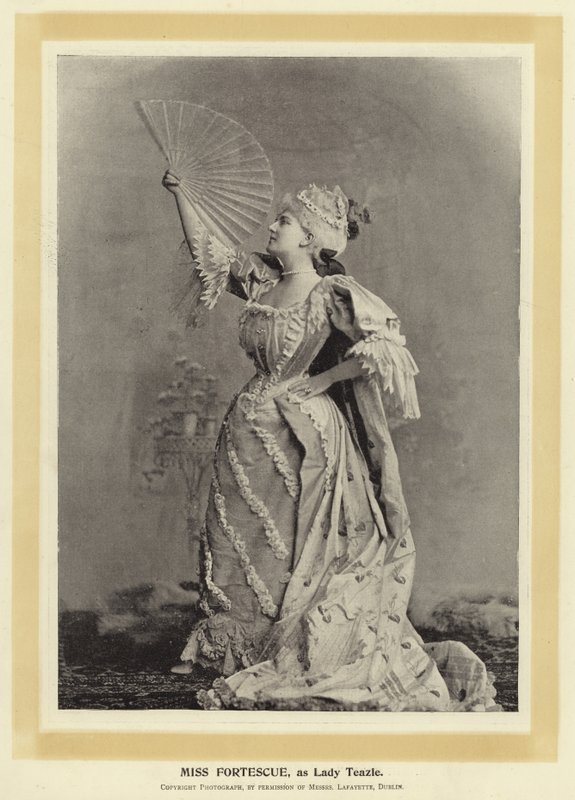 Mevrouw Fortescue, als Lady Teazle door English Photographer