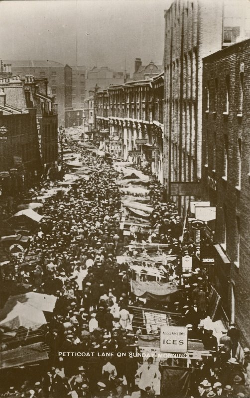 Petticoat Lane op zondagochtend door English Photographer