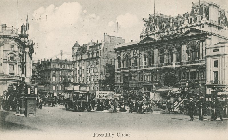 Piccadilly Circus door English Photographer
