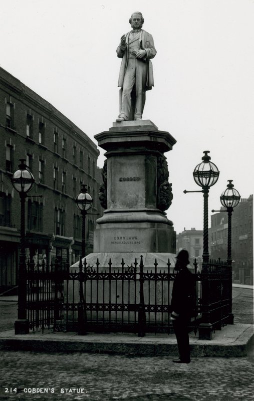 Standbeeld van Richard Cobden door English Photographer