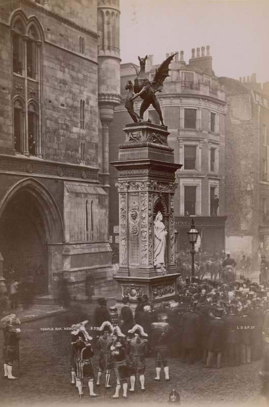 Temple Bar Memorial door English Photographer
