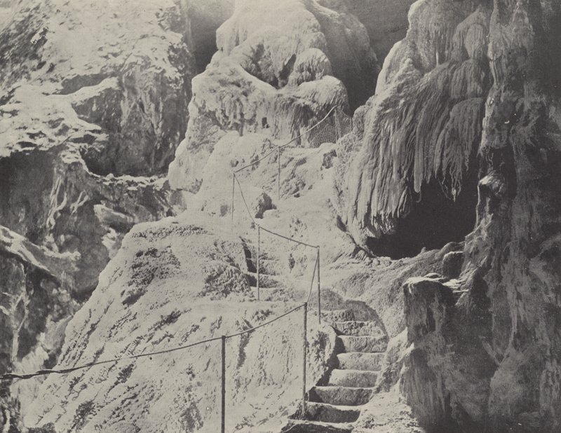 De Jenolan-grotten door English Photographer
