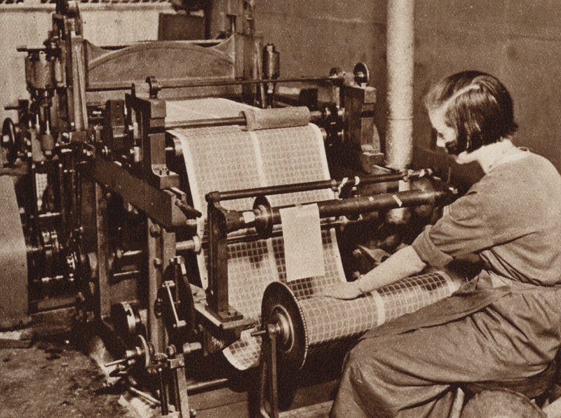 Het postkantoor: Postzegels drukken door English Photographer