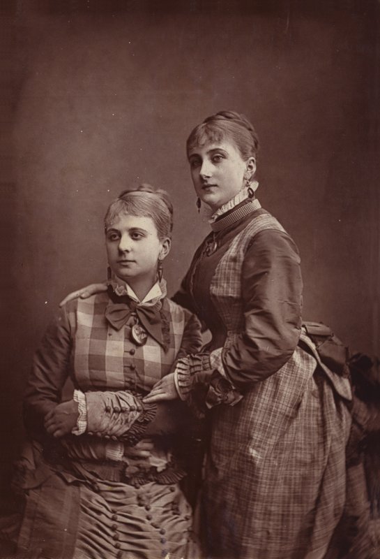 The Sisters Bransconibe door English Photographer
