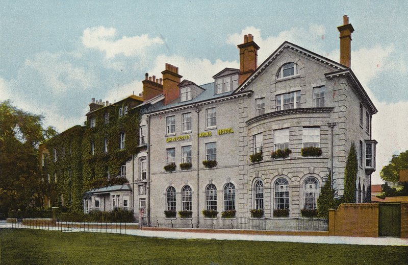 University Arms Hotel, Cambridge door English Photographer