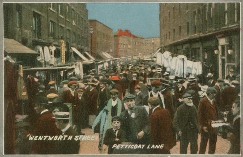 Wentworth Street, Petticoat Lane, Londen door English Photographer