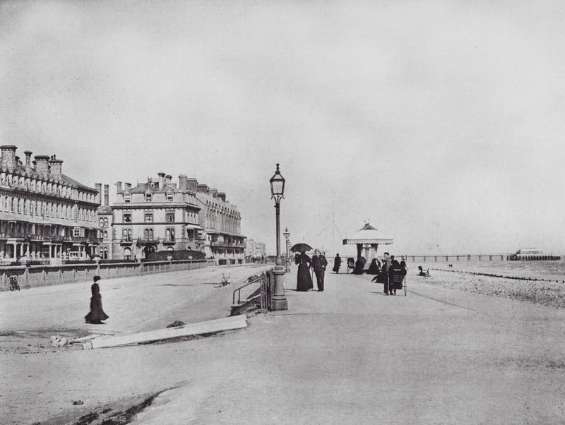 Worthing: Heene Terrace door English Photographer