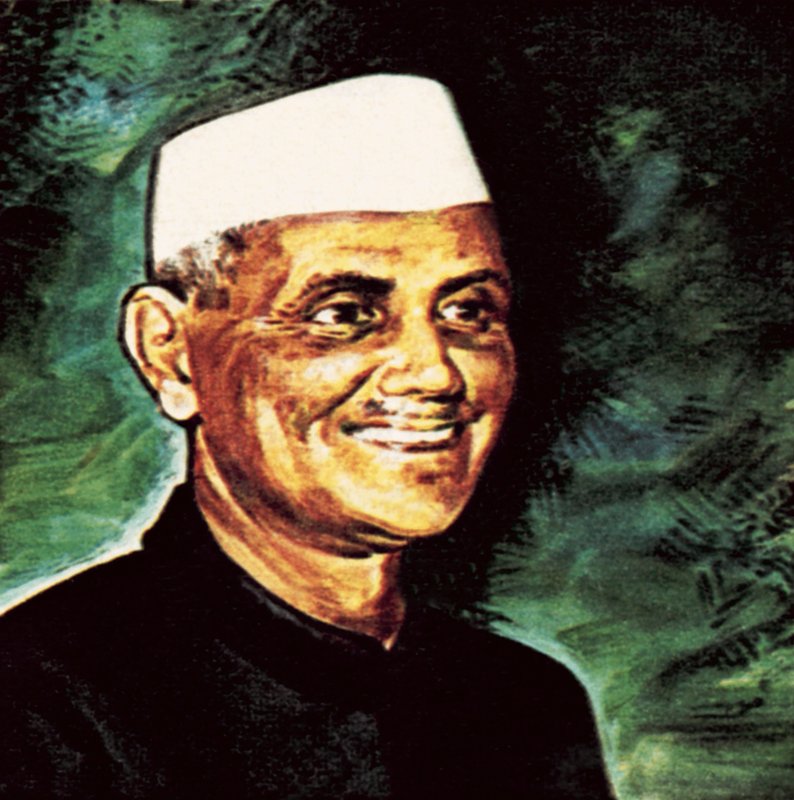 Lal Bahadur Shastri door English School