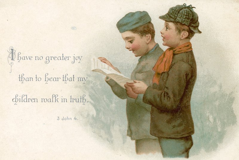 Twee jongens zingen een hymne door English School