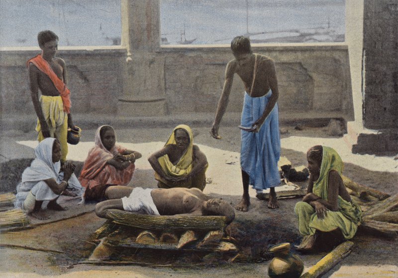 Ceylon, crematie in India door European Photographer