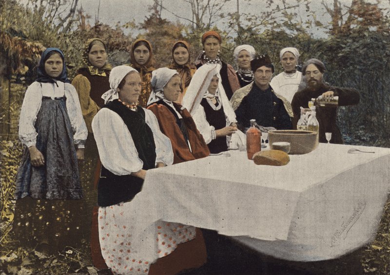 Russische bruiloft in het dorp door European Photographer