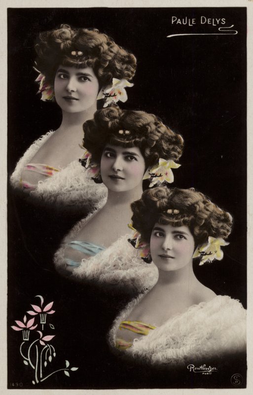 Drie identieke vrouwelijke hoofden door French Photographer