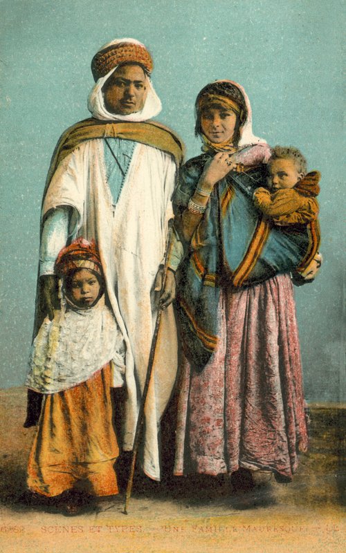 Een Moorse Familie door French Photographer