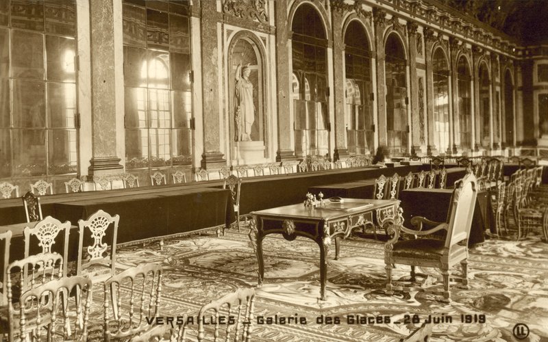 Versailles, Spiegelzaal, 28 juni 1919 door French Photographer
